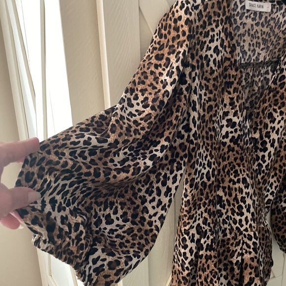 Leopard Print wrap blouse - Picture 3 of 7
